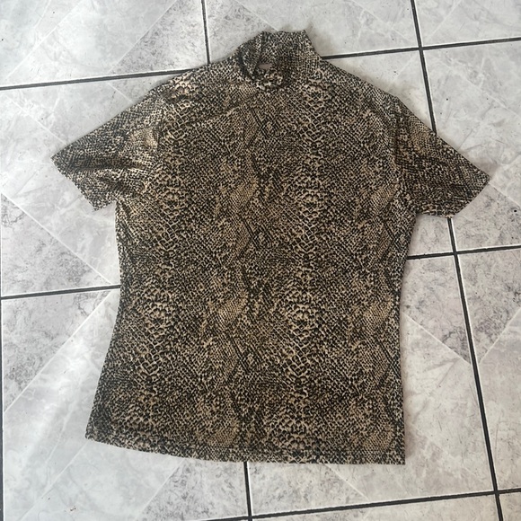 Susan Lawrence Tops - Turtle neck, shortsleeved printed shirt